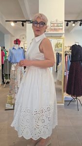 Abito in cotone con pizzo sangallo