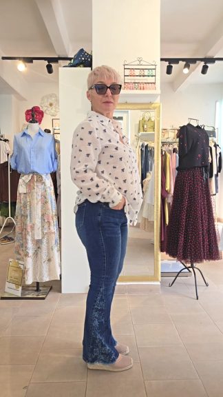 Jeans zampa con inserto floreale