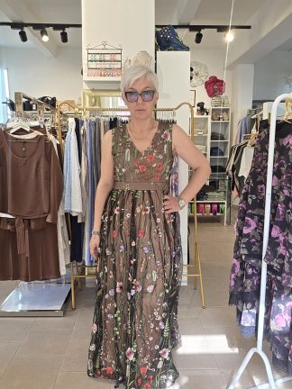 Abito lungo in tulle con fiori ricamati