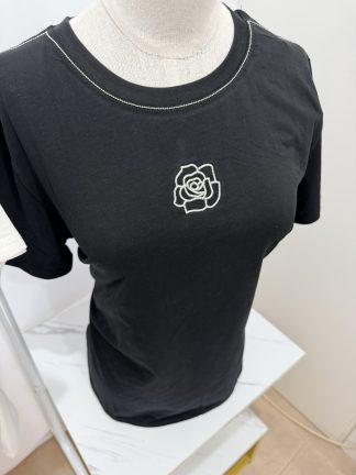 T-shirt ricamo rosa