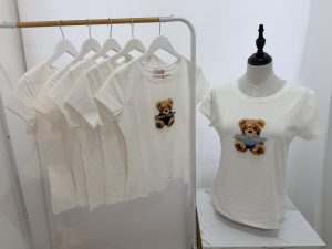 T-shirt con orsetto