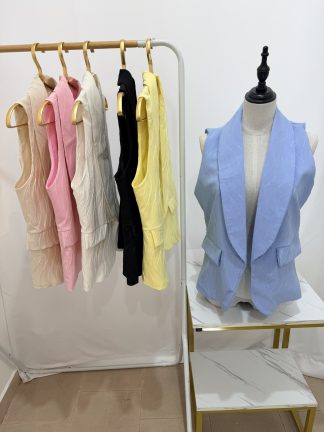 Gilet ricamato a motivi