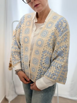 Cardigan in crochet