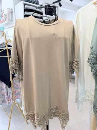 Maglia morbida con macramè